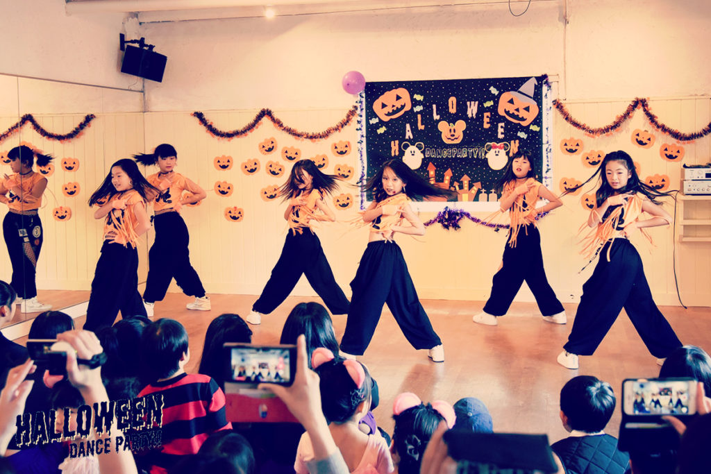 ハロウィン報告とクリスマスパーティーのご案内！福岡でダンス習うならイベント豊富なドットカラーへ！